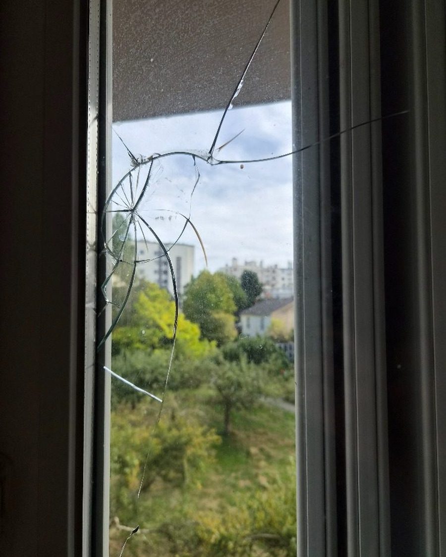 Avant : porte-fenêtre : vitrage impacté remplacé